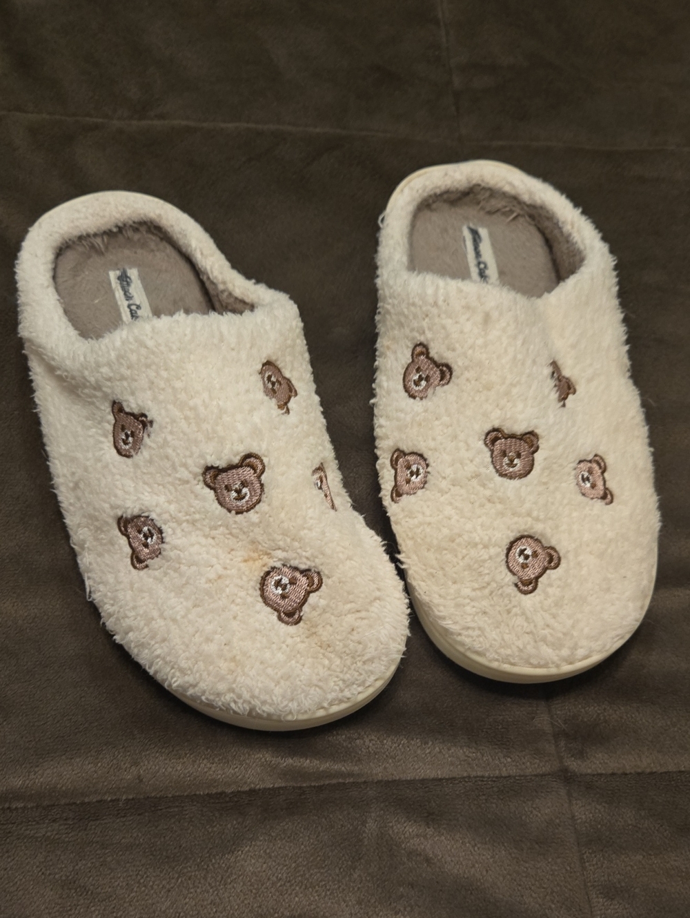 Moon cake Women's Size Large Fuzzy Bear Slippers Small Stain On The Right Toe